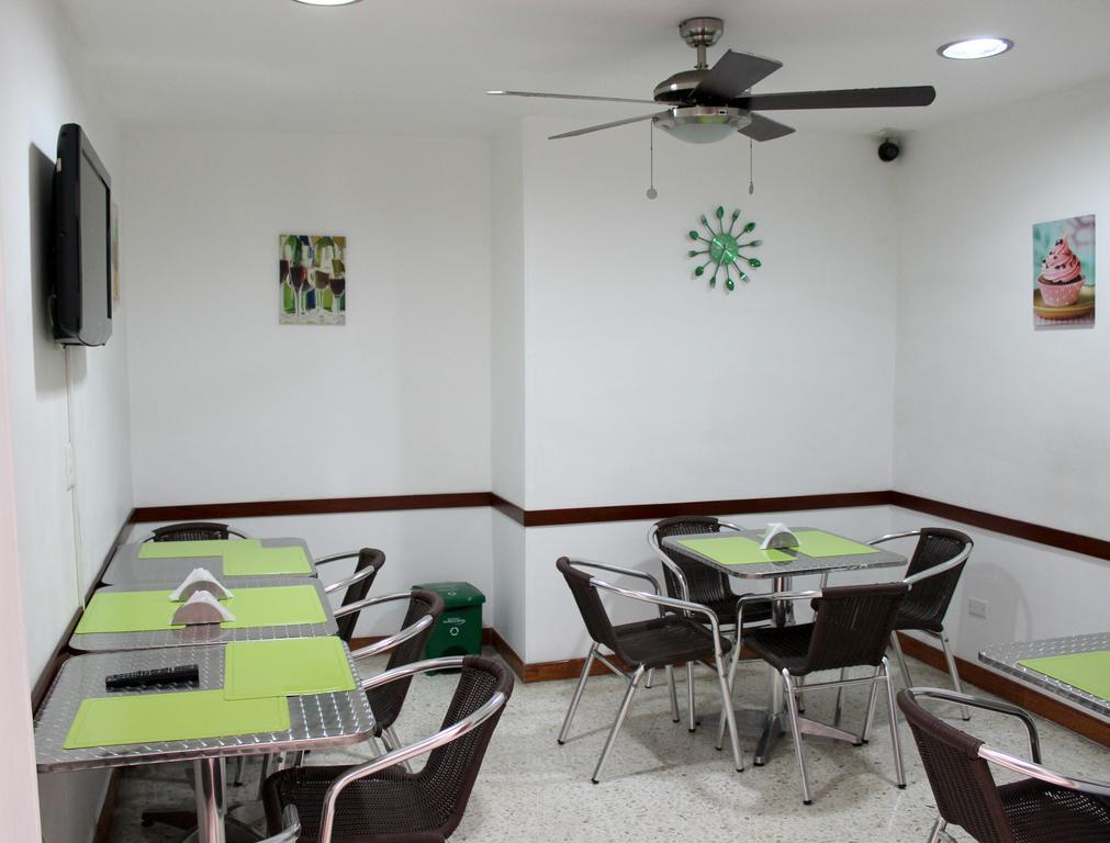 Pasadena Hostel กาลี ภายนอก รูปภาพ