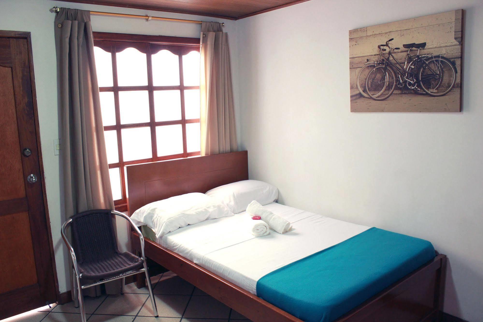 Pasadena Hostel กาลี ภายนอก รูปภาพ
